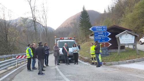 Giorgio Damiani (Amministratore unico FVG Strade), Sergio Chinese (Sindaco Resia) e Mariagrazia Santoro (Assessore regionale Infrastrutture e Territorio) alla riapertura della strada regionale 646 "di Uccea" - Resia 31/10/2017